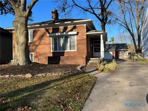 3566 Indian Rd, Ottawa Hills, OH 43606