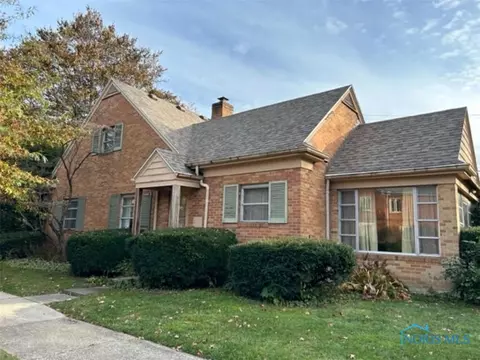 2255 Meadowwood Dr, Toledo, OH 43606