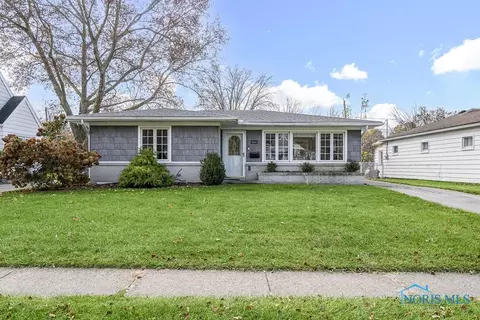 2841 Oak Grove Pl, Toledo, OH 43613