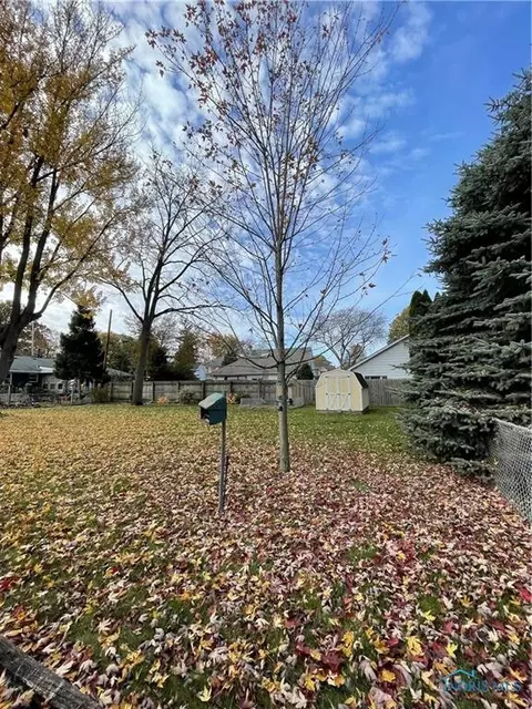 711 Wall St, Maumee, OH 43537 photo 4