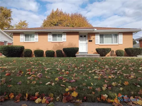 3341 Starr Ave, Oregon, OH 43616
