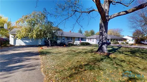 1776 Oak Dr, Fremont, OH 43420