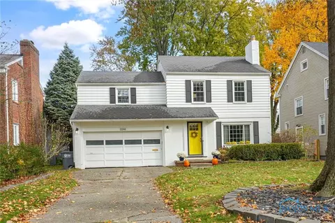 2246 Pemberton Dr, Toledo, OH 43606