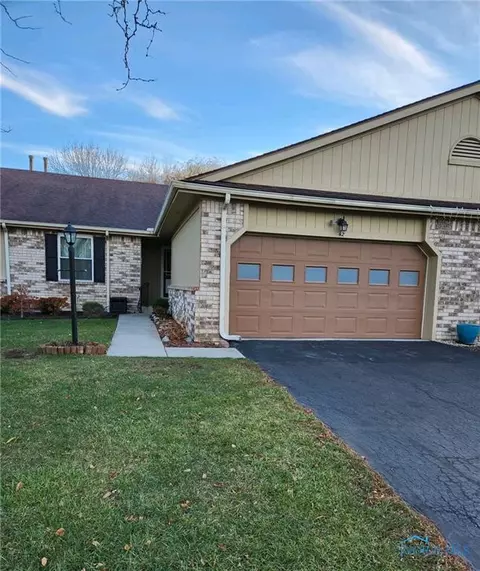 42 Homestead Pl #42, Maumee, OH 43537