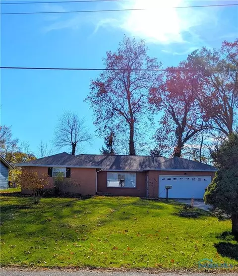 909 Lincoln Dr, Defiance, OH 43512