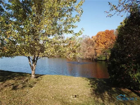 6714 Embassy Ct #9, Maumee, OH 43537