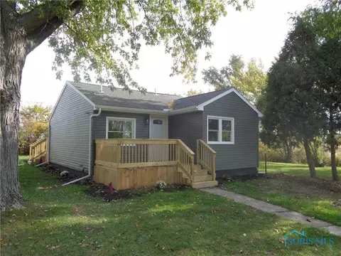 615 N Decant Rd, Oregon, OH 43616