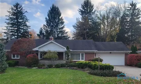 1407 River Dr, Fremont, OH 43420