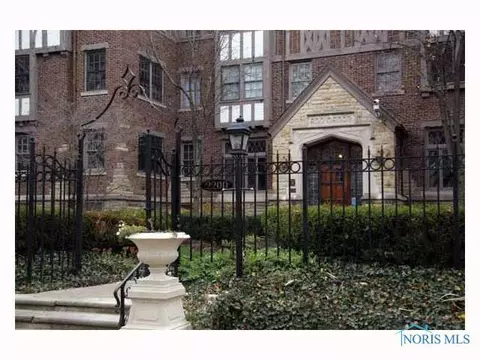 2200 Scottwood #102, Toledo, OH 43620