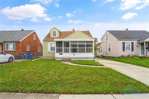 2021 Strathmoor Ave, Toledo, OH 43614