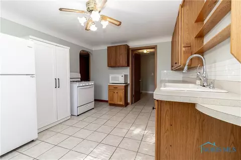 102 E 3rd St, Genoa, OH 43430 photo 11