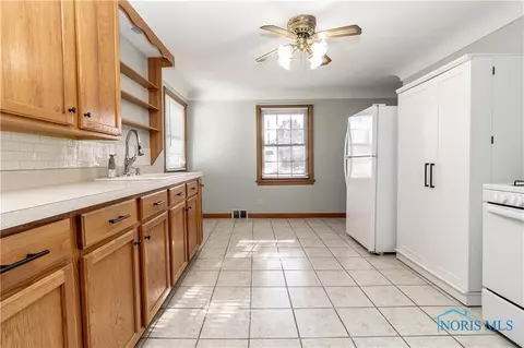 102 E 3rd St, Genoa, OH 43430 photo 12