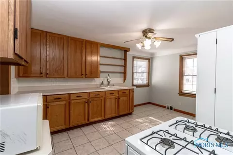 102 E 3rd St, Genoa, OH 43430 photo 10