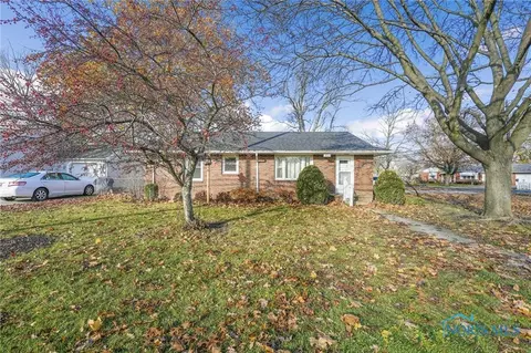 810 Conneaut Ave, Bowling Green, OH 43402