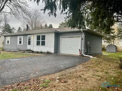 17827 Brim Rd, Bowling Green, OH 43402