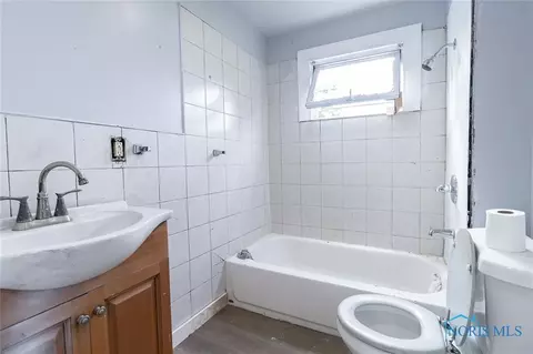 851 Blum St, Toledo, OH 43607 photo 12