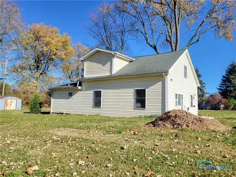 408 Farnstead Dr, Northwood, OH 43619