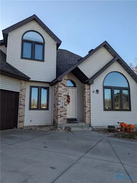 303 Sports Ct, Defiance, OH 43512