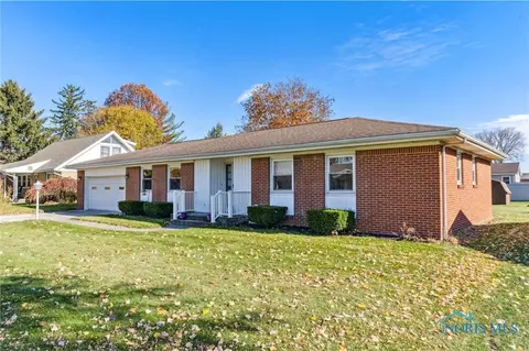741 N Angela Dr, Fostoria, OH 44830