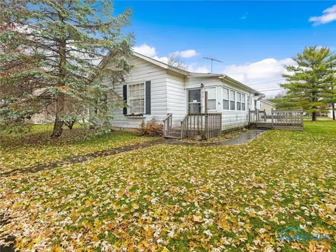 214 Perry St, Pemberville, OH 43450