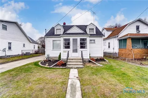 2644 Arletta St, Toledo, OH 43613