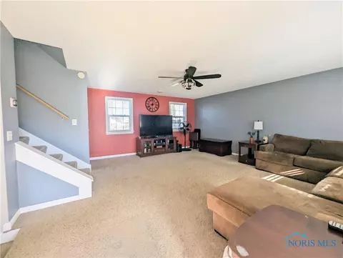 134 E North St, Wayne, OH 43466 photo 8