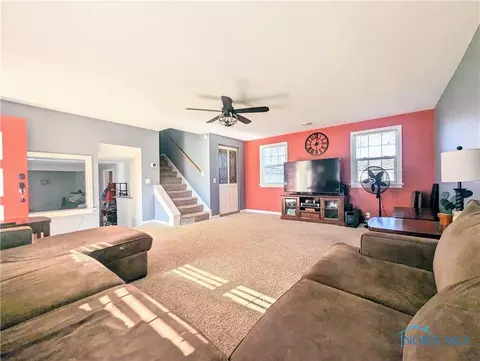 134 E North St, Wayne, OH 43466 photo 2