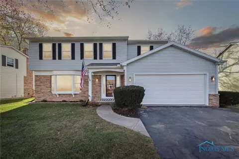 909 Mill Rd, Perrysburg, OH 43551