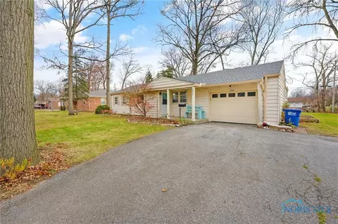 5046 Fairgreen Dr, Toledo, OH 43613