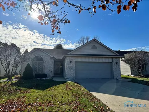 7117 Nightingale Dr, Holland, OH 43528