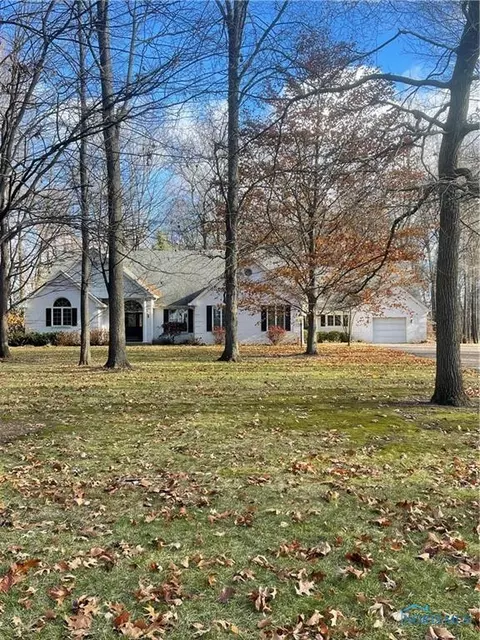 2645 Scott Rd, Swanton, OH 43558