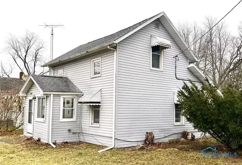 24506 Maple St, Stony Ridge, OH 43463