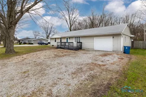 9031 Garden Rd, Maumee, OH 43537