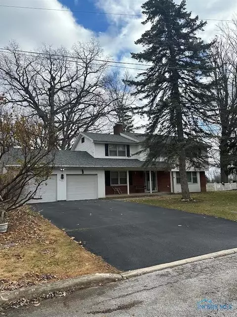 3321 Springlake Dr, Findlay, OH 45840