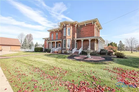 3113 Pickle Rd, Oregon, OH 43616