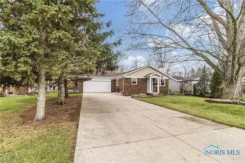 950 Elm St, Perrysburg, OH 43551