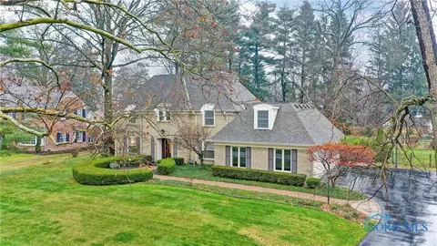 2838 Falmouth Rd, Ottawa Hills, OH 43615
