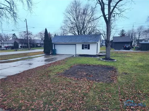 902 Cherry St, Genoa, OH 43430 photo 3