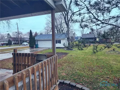 902 Cherry St, Genoa, OH 43430 photo 4