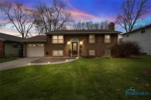874 Maple Ln, Waterville, OH 43566