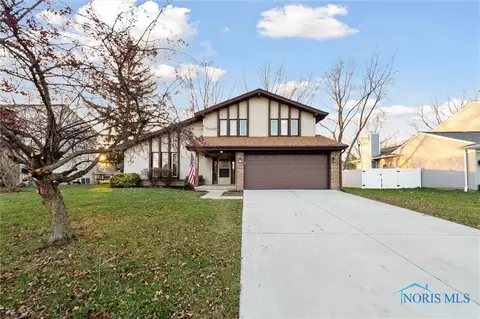 26873 Heatherford Dr, Perrysburg, OH 43551