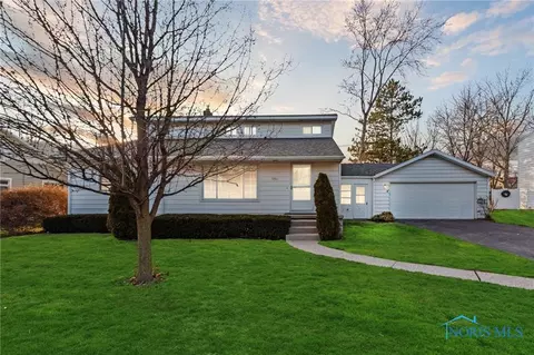5869 Summit St, Sylvania, OH 43560
