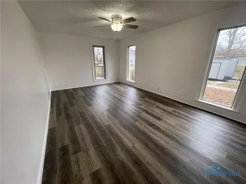 415 N Cherry St, Bryan, OH 43506 photo 5