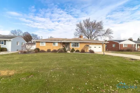 3445 Fleitz Dr, Oregon, OH 43616