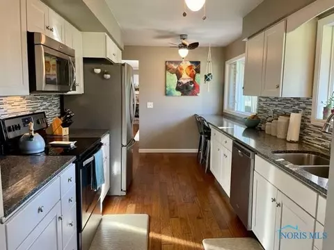 7559 Grenlock Dr, Sylvania, OH 43560 photo 9
