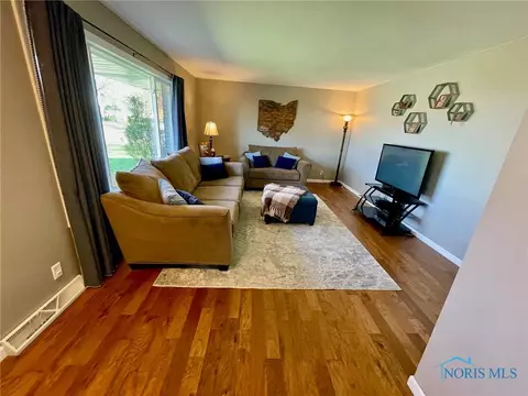 7559 Grenlock Dr, Sylvania, OH 43560 photo 5
