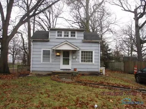 1221 Edgewood Dr, Toledo, OH 43612