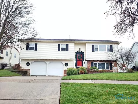 3336 Hazelton Dr, Oregon, OH 43616