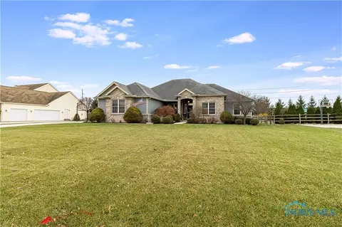 25560 Wood Creek Rd, Perrysburg, OH 43551