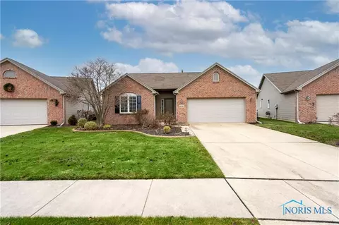 10182 N Shannon Hills Dr, Perrysburg, OH 43551